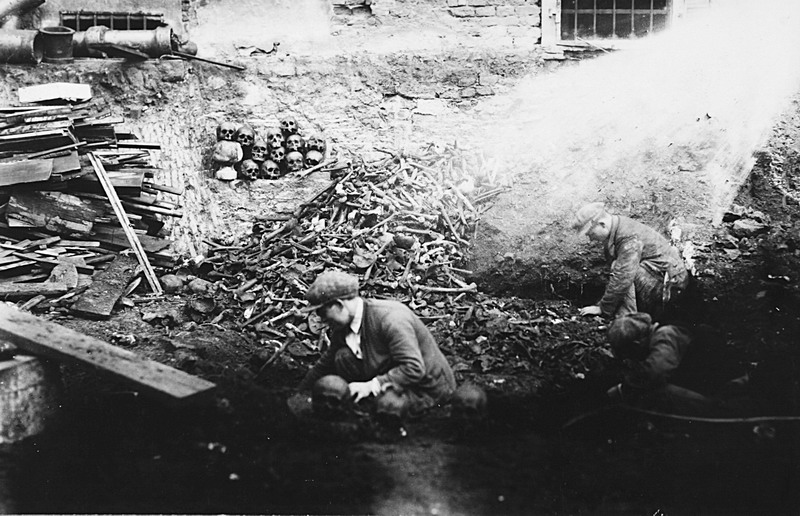 20. ZAGREB, DOLAC, nalaz cistercitskih grobova prilikom nivelacije tla za izgradnju nove trznice, snimio Vladimir Horvat, 1929.; inv. br. 67, br. neg. V-67.JPG